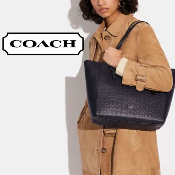 RETAIL Coach Signature C embossed turnlock tote - Picture 1 of 11
